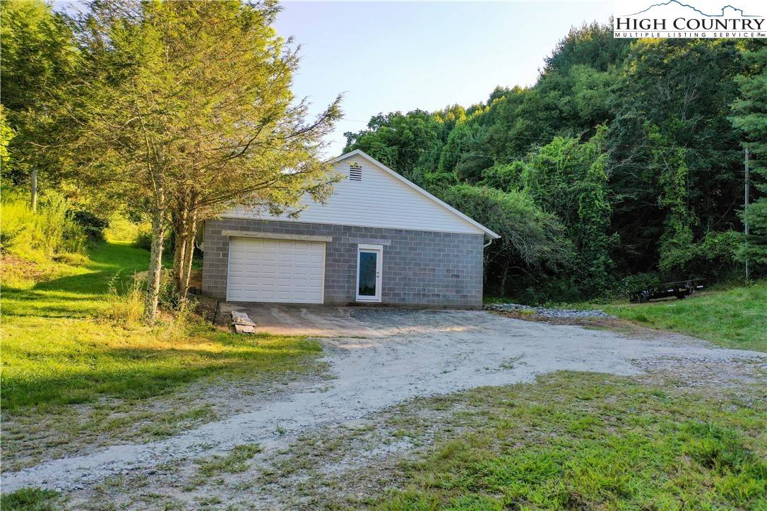 Sparta, NC 28675,178 Simons Trout RD