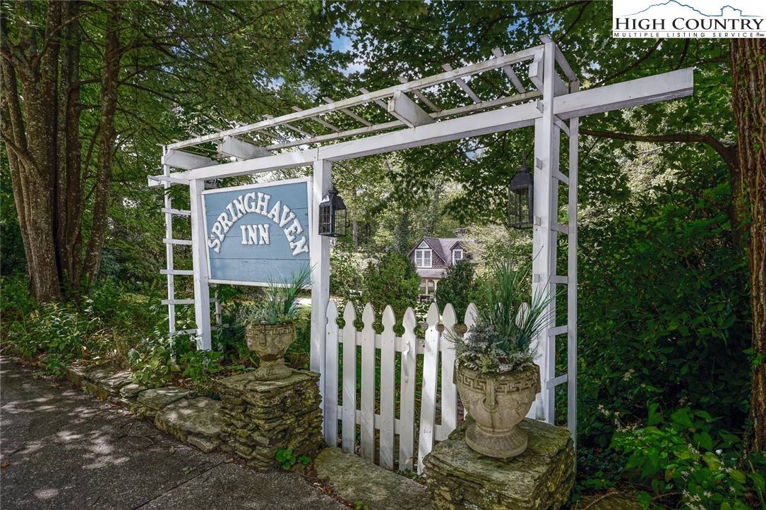 Blowing Rock, NC 28605,116 Globe RD