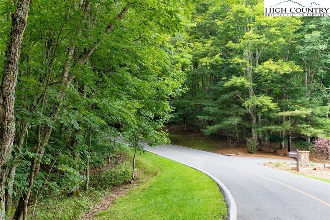 Banner Elk, NC 28604,220 Knoll Court