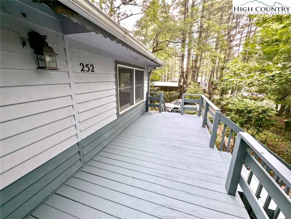 Newland, NC 28657,252 Trillium RD
