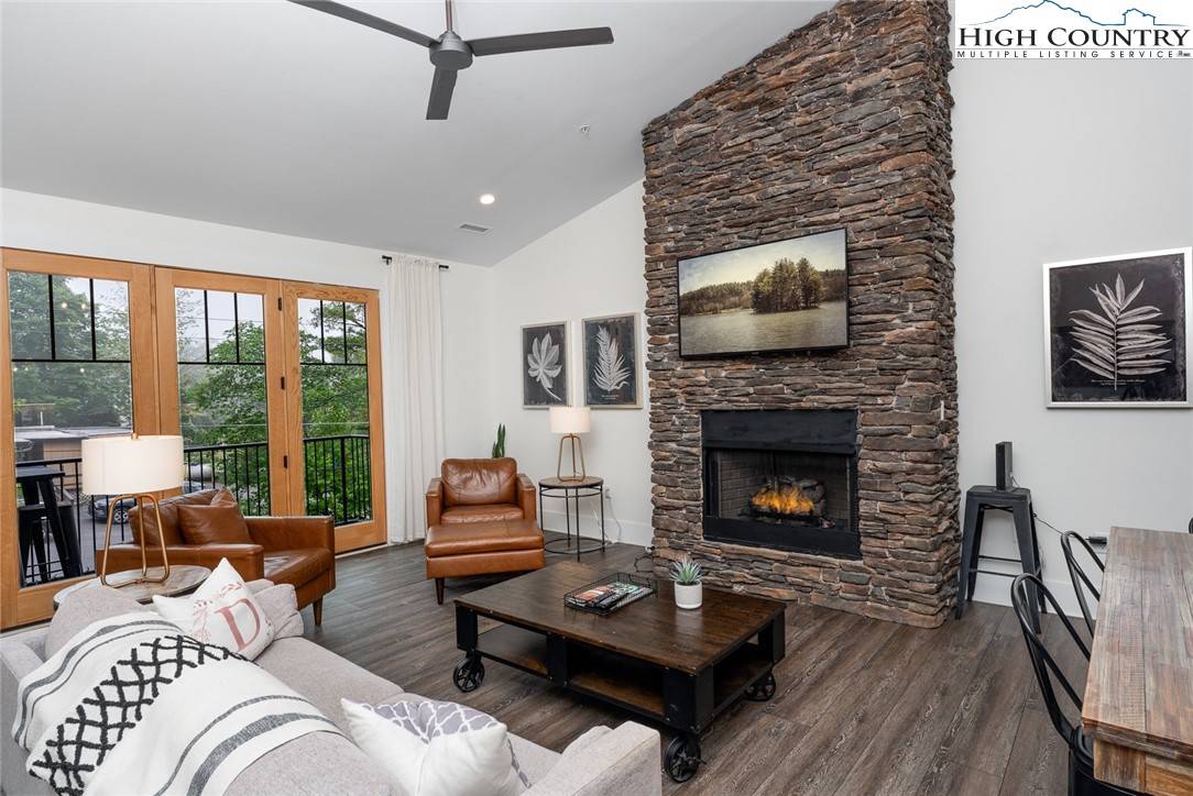 Blowing Rock, NC 28605,1150 Main ST #Dogwood
