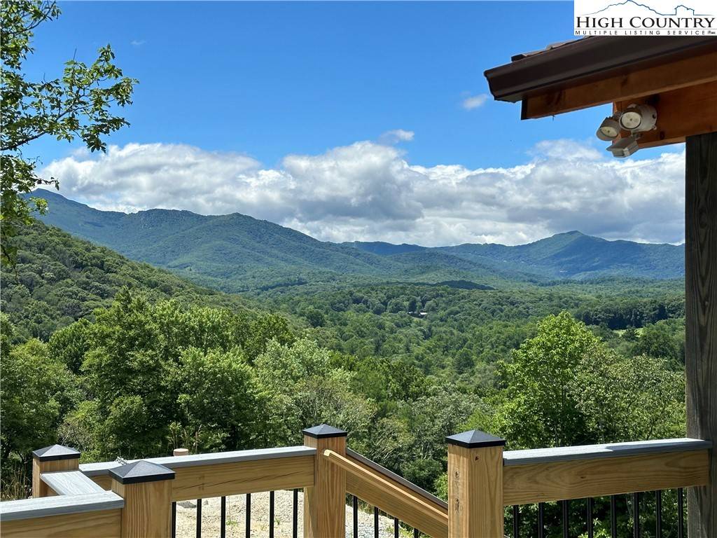 Blowing Rock, NC 28605,130 Knob RD