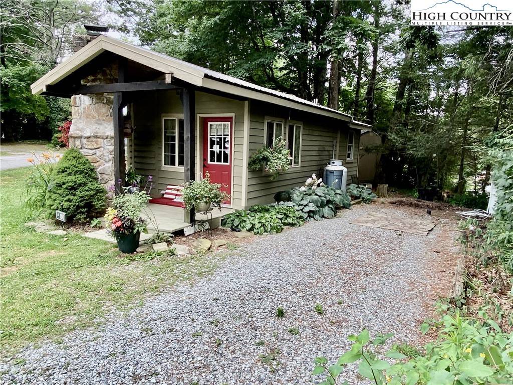 Newland, NC 28657,80 Pine Valley RD