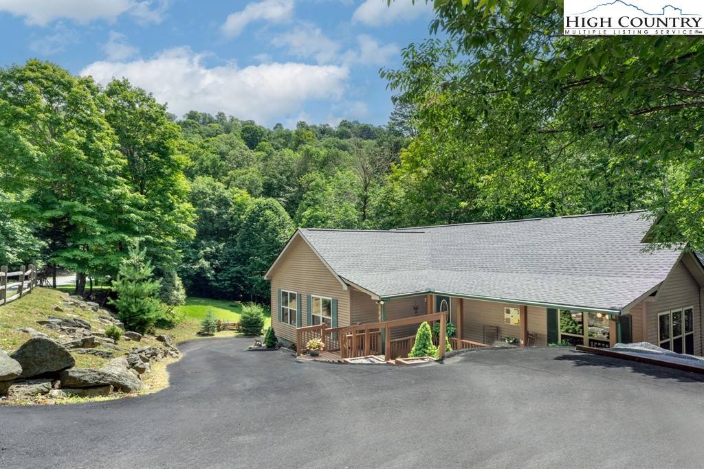 Beech Mountain, NC 28604,106 Hawthorne RD