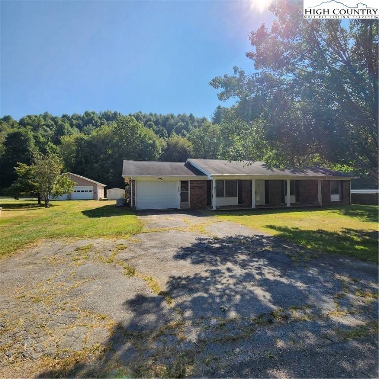 Vilas, NC 28692,351 Circle Drive West