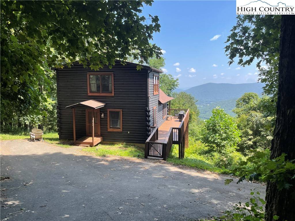 West Jefferson, NC 28694,848 Buena Vista DR