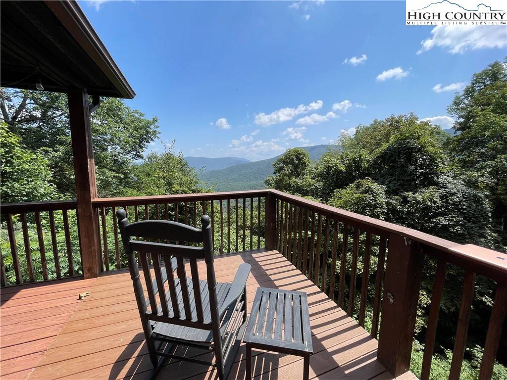 West Jefferson, NC 28694,848 Buena Vista DR