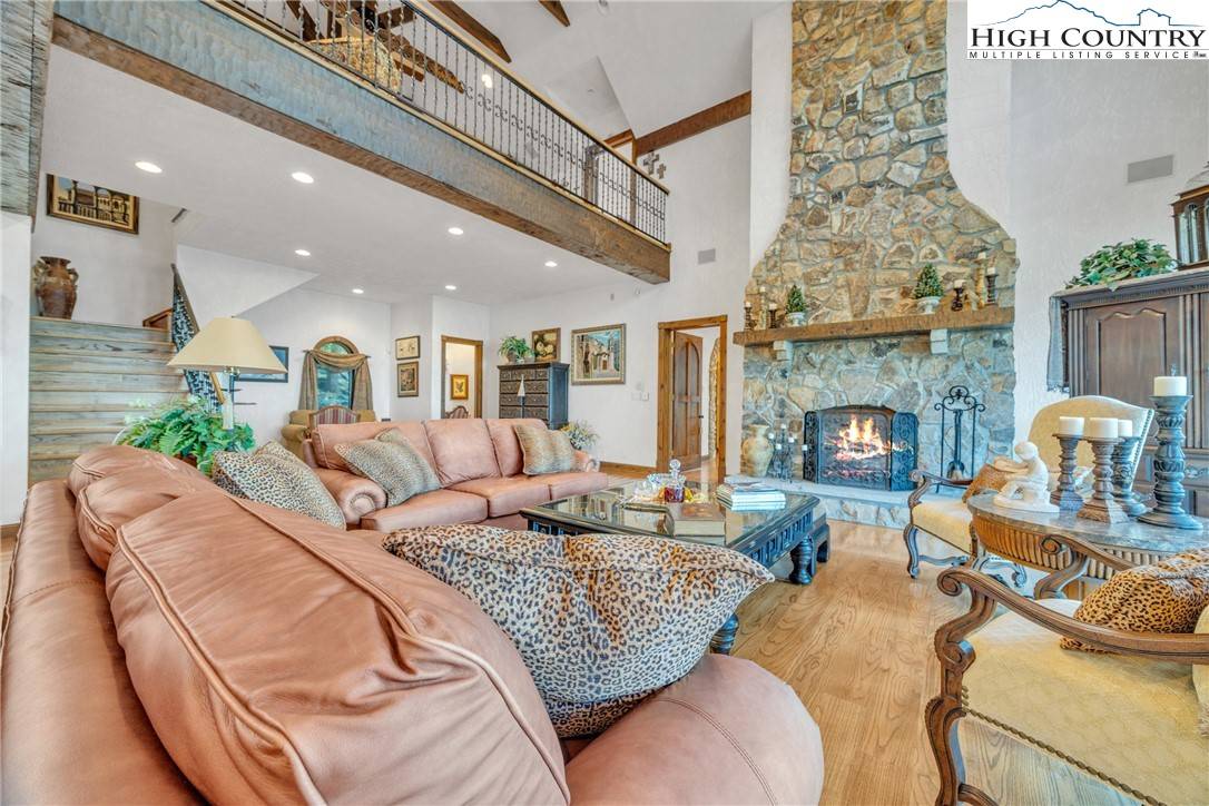 Boone, NC 28607,530 Howard's Knob RD