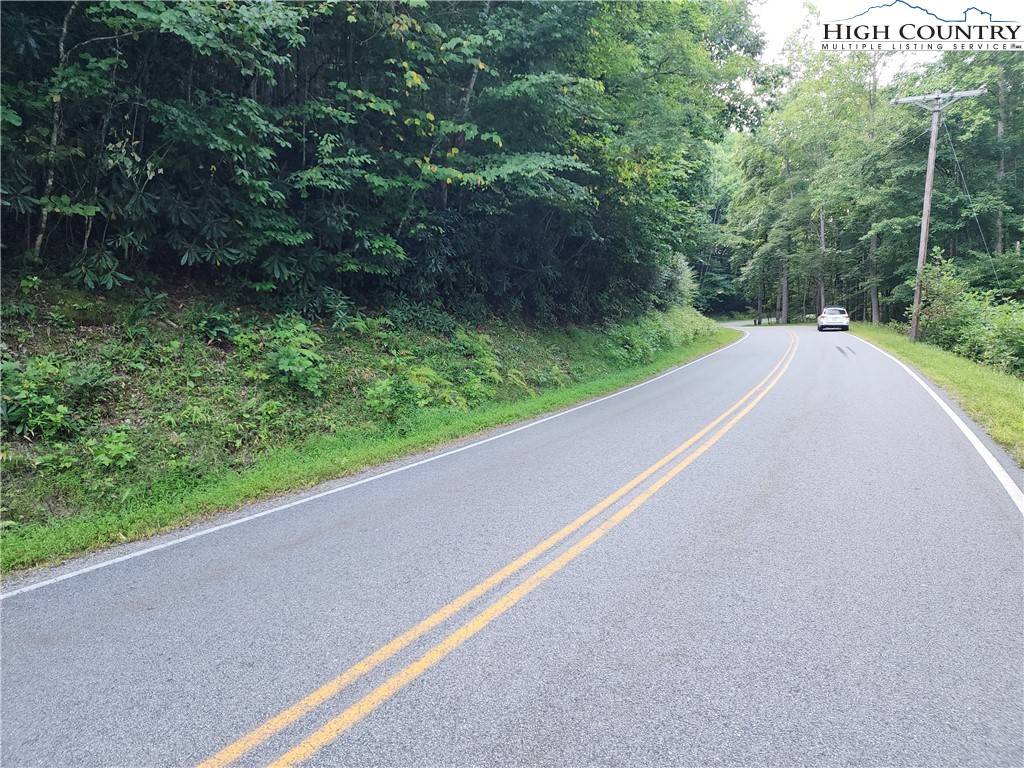 Beech Mountain, NC 28604,141 Buckeye Creek RD