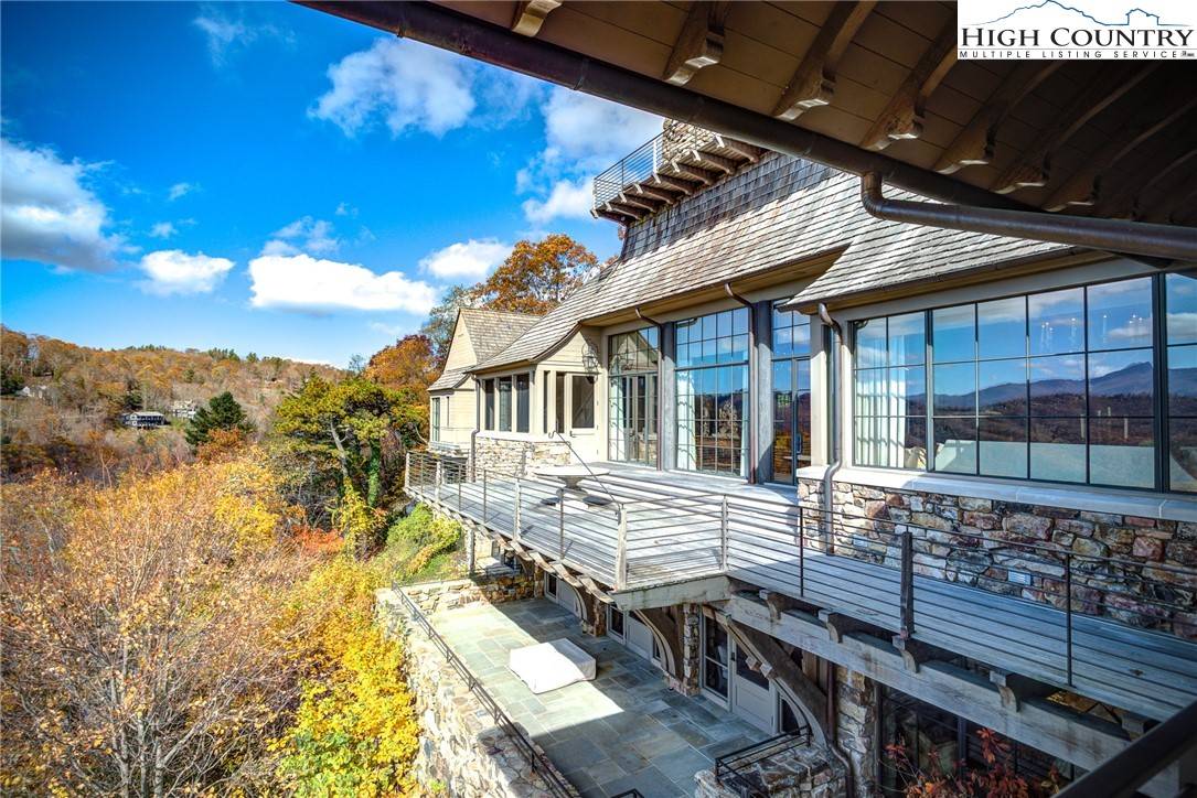 Blowing Rock, NC 28605,340 LAUREL PARK RD