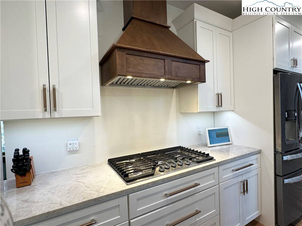 Blowing Rock, NC 28605,371 Hews CIR