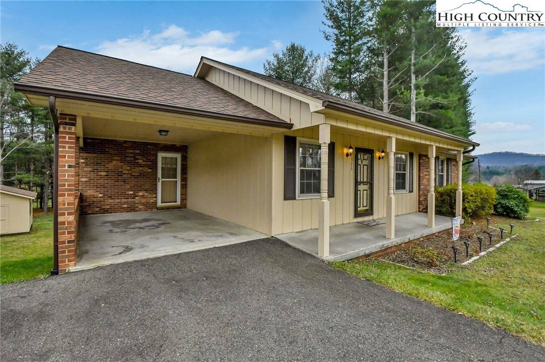 West Jefferson, NC 28694,526 Beaver DR