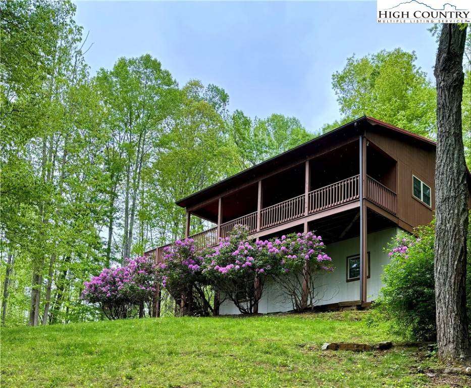 Crumpler, NC 28617,343 Walnut Hills CIR
