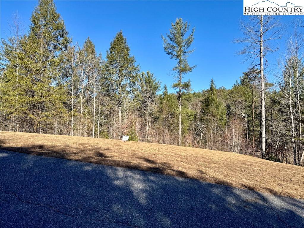 Lenoir, NC 28645,1.3 acres 1362 Round Mountain Pkwy