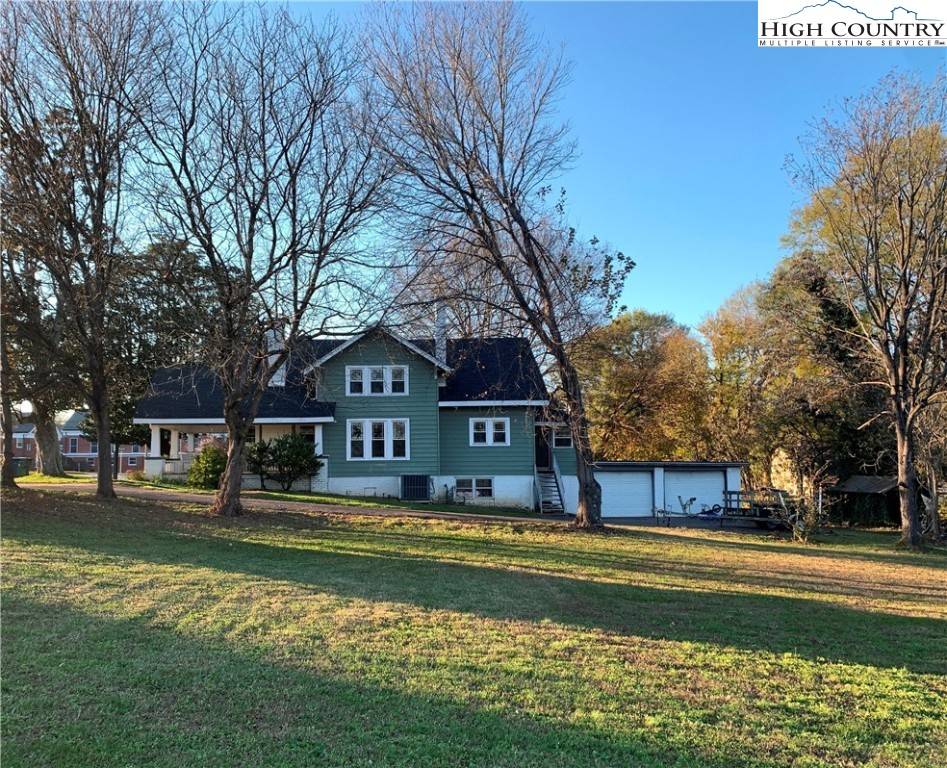 Hickory, NC 28601,913 NE 9th AVE