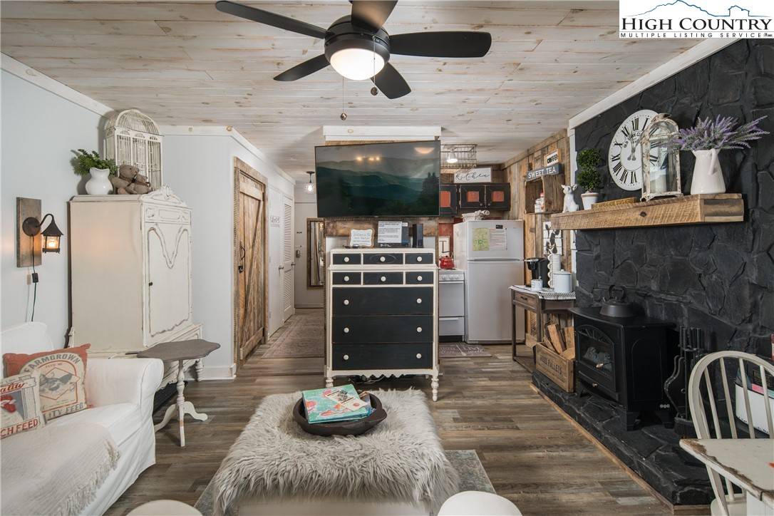 Beech Mountain, NC 28604,301 Pinnacle Inn RD #1106
