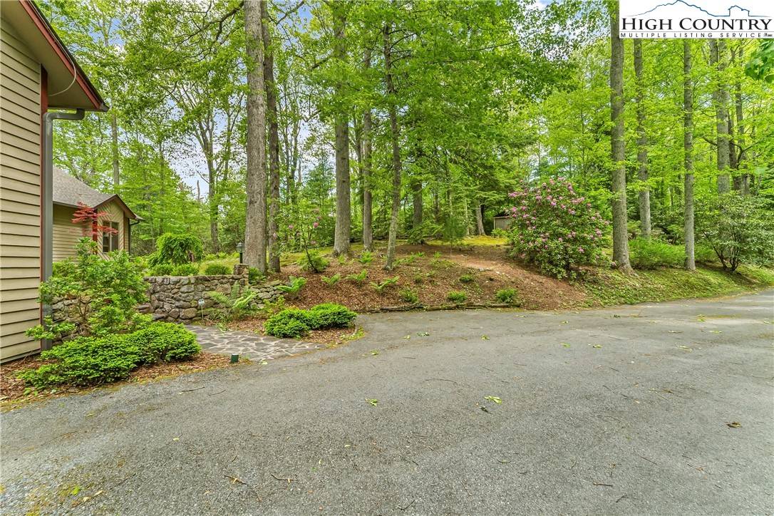 Boone, NC 28607,243 Red Oak TRL