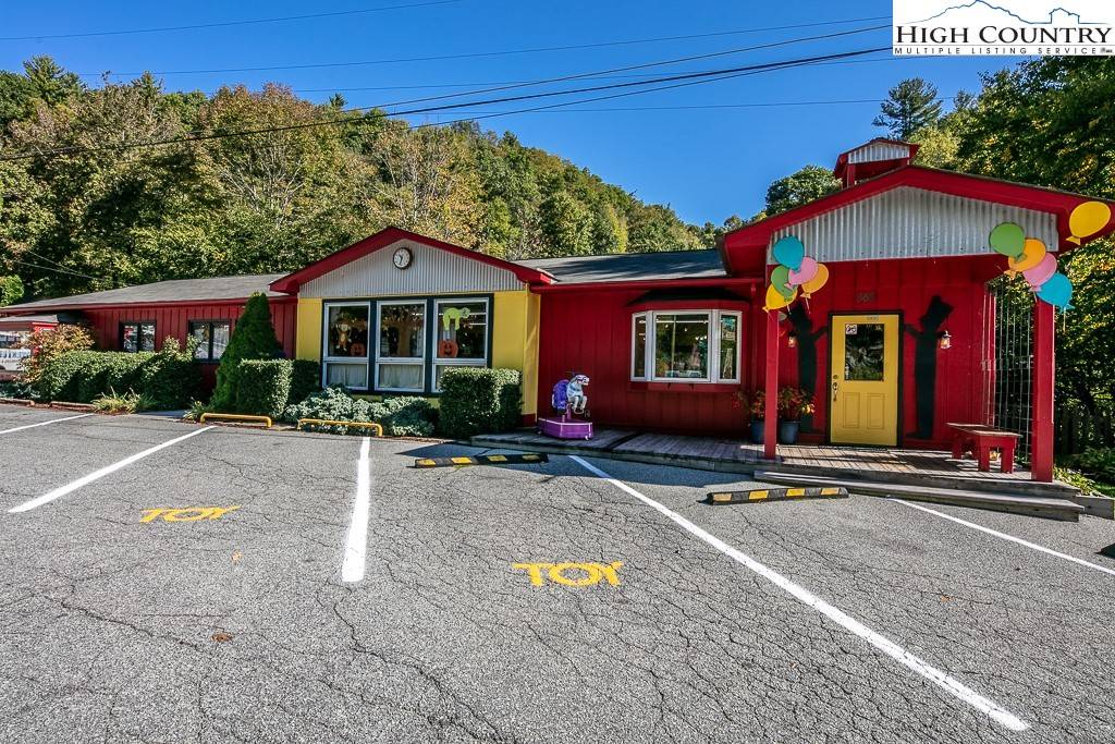 Blowing Rock, NC 28605,3411 US Highway 321 S