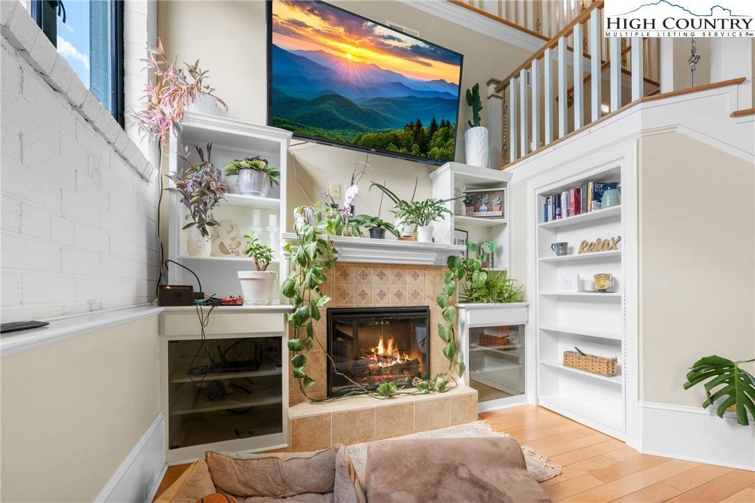 West Jefferson, NC 28694,215 S Jefferson AVE #206