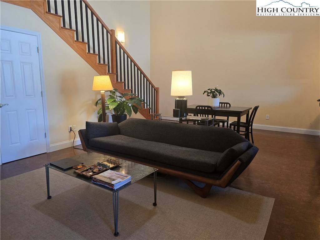 West Jefferson, NC 28694,207 Hice AVE #207