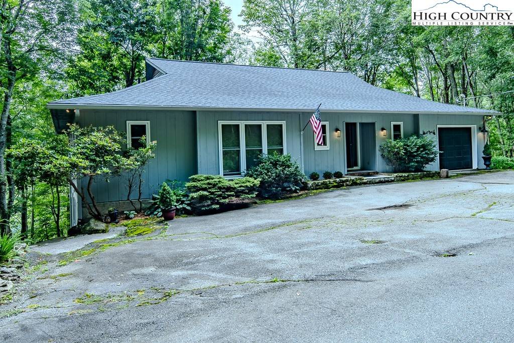 Seven Devils, NC 28604,202 Cliffside LN