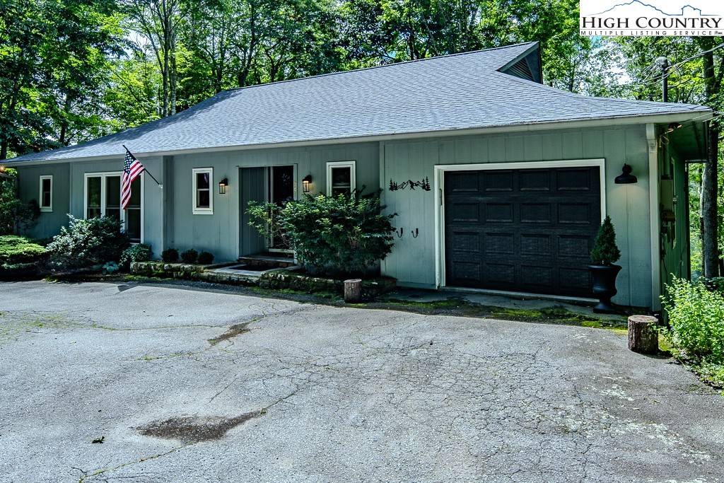 Seven Devils, NC 28604,202 Cliffside LN