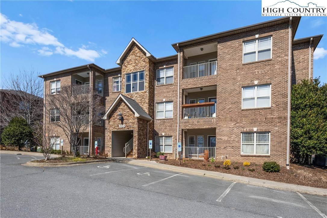 Boone, NC 28607,186 Cecil Miller RD #203