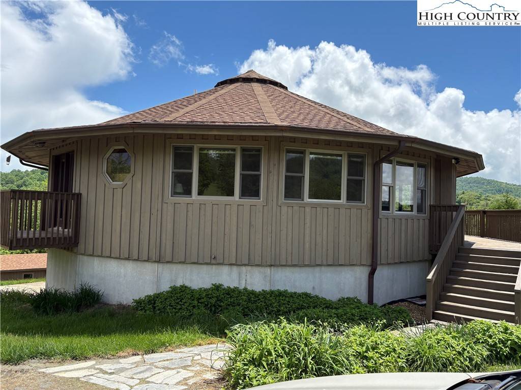 Sparta, NC 28675,236 Toms Knob RD