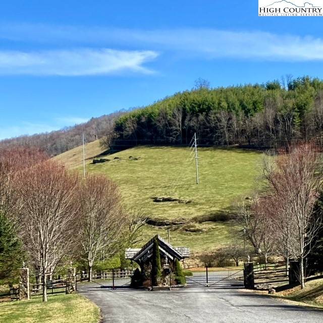Sparta, NC 28675,4 Twin Oaks Mountain BLVD
