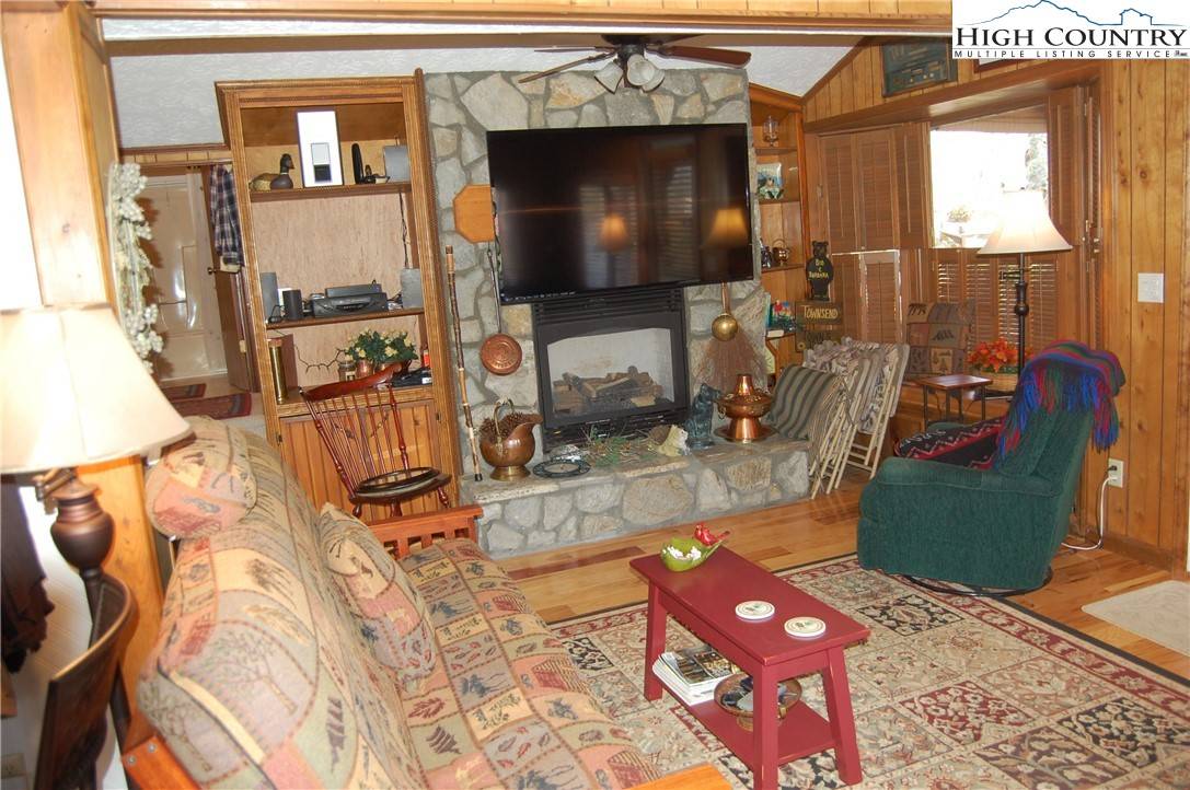 Newland, NC 28657,14 Briar RD