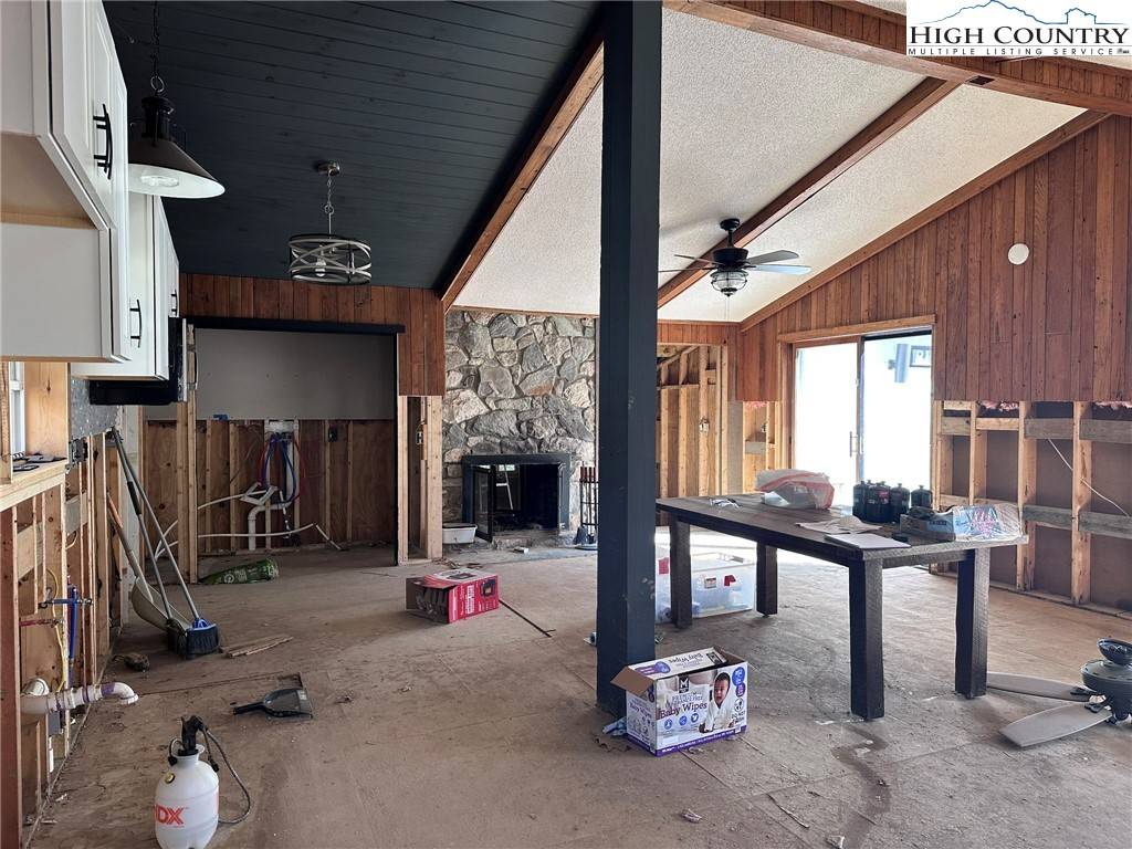 Newland, NC 28657,300 River RD