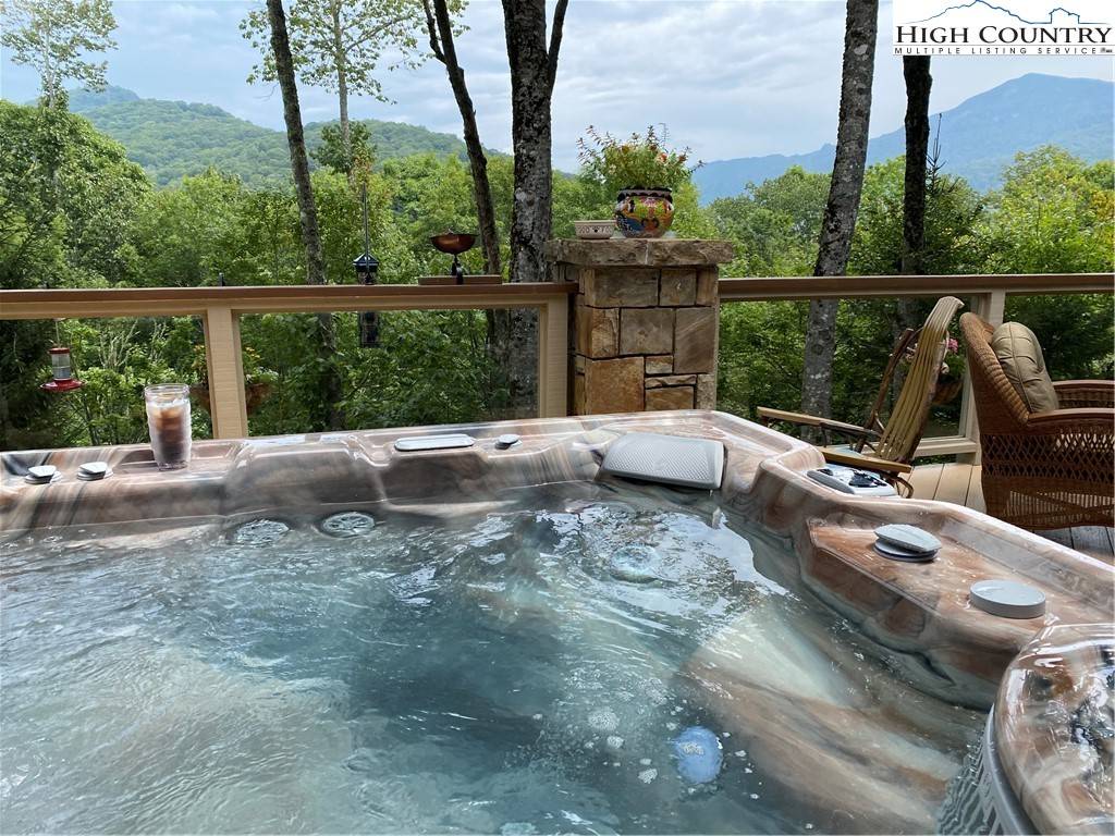 Linville, NC 28646,1517 Cranberry Cove DR