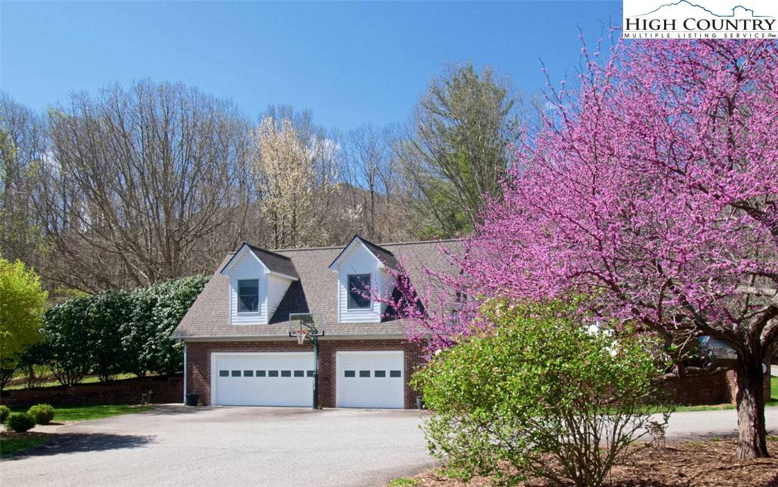 Jefferson, NC 28640,525 Luther RD