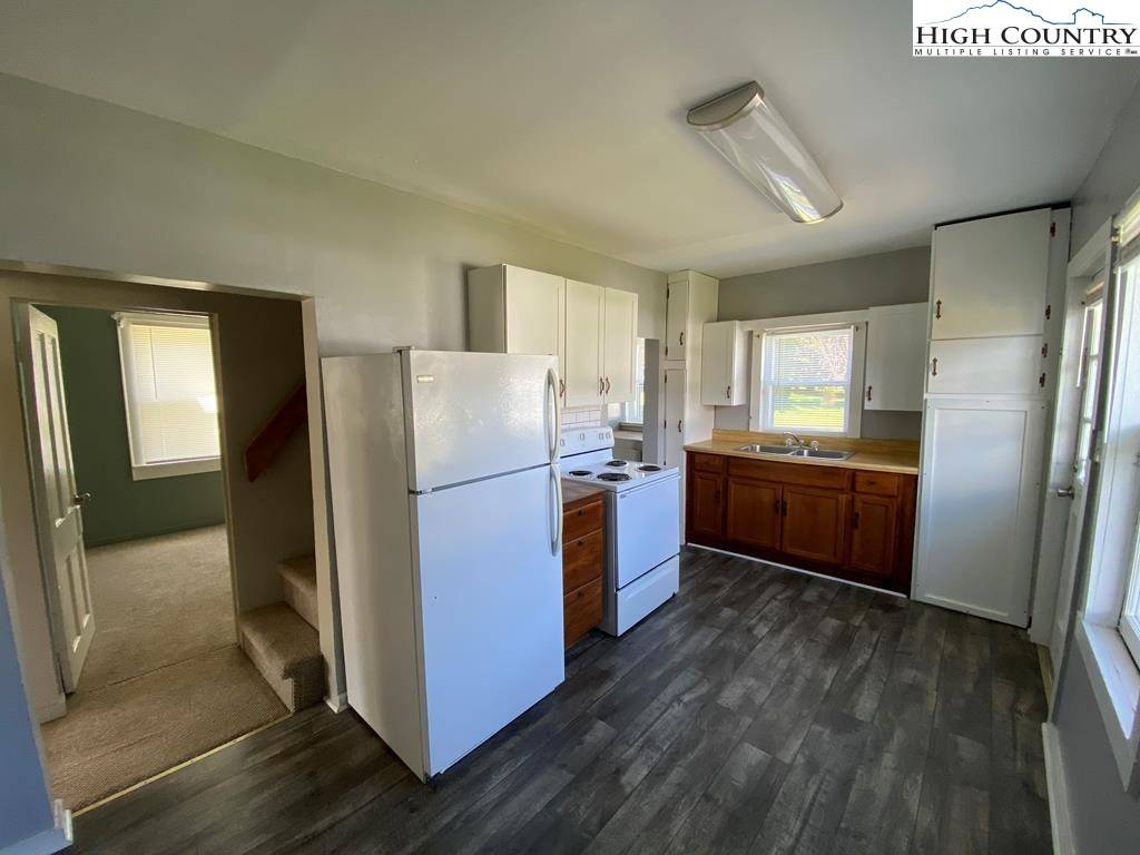 West Jefferson, NC 28694,2 W 4th ST