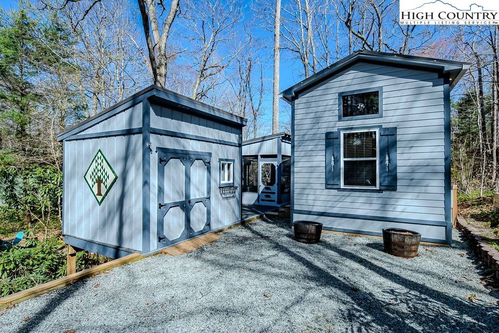 Newland, NC 28657,793 Highland Hills RD