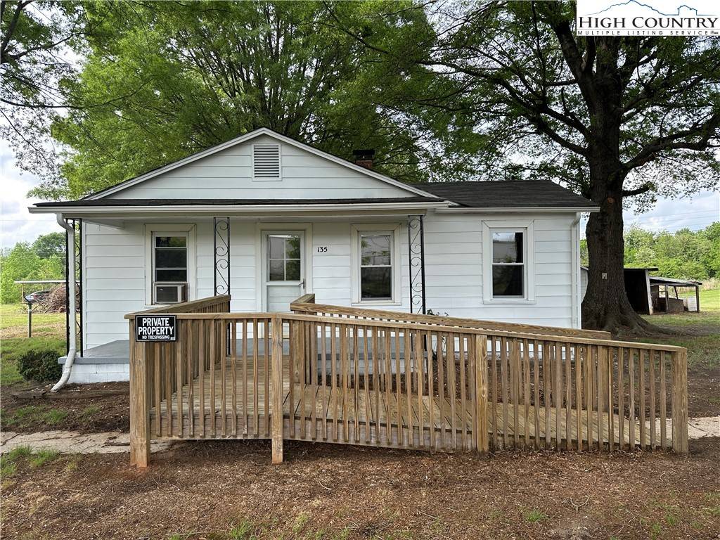 Hiddenite, NC 28636,135 Hendren LN