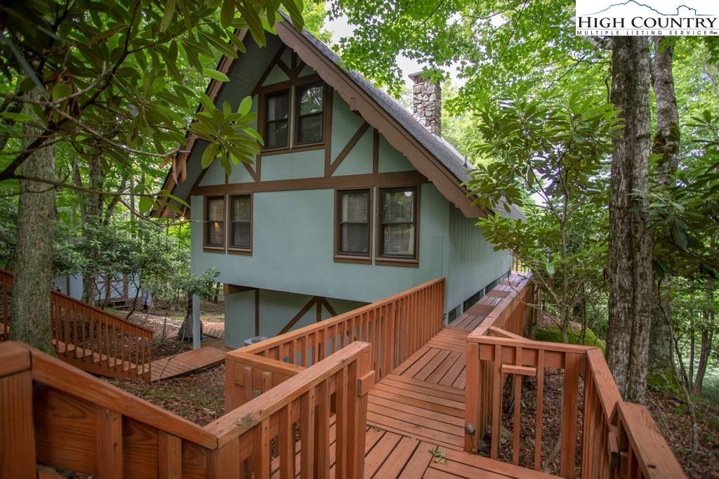Beech Mountain, NC 28604,910 Charter Hills RD