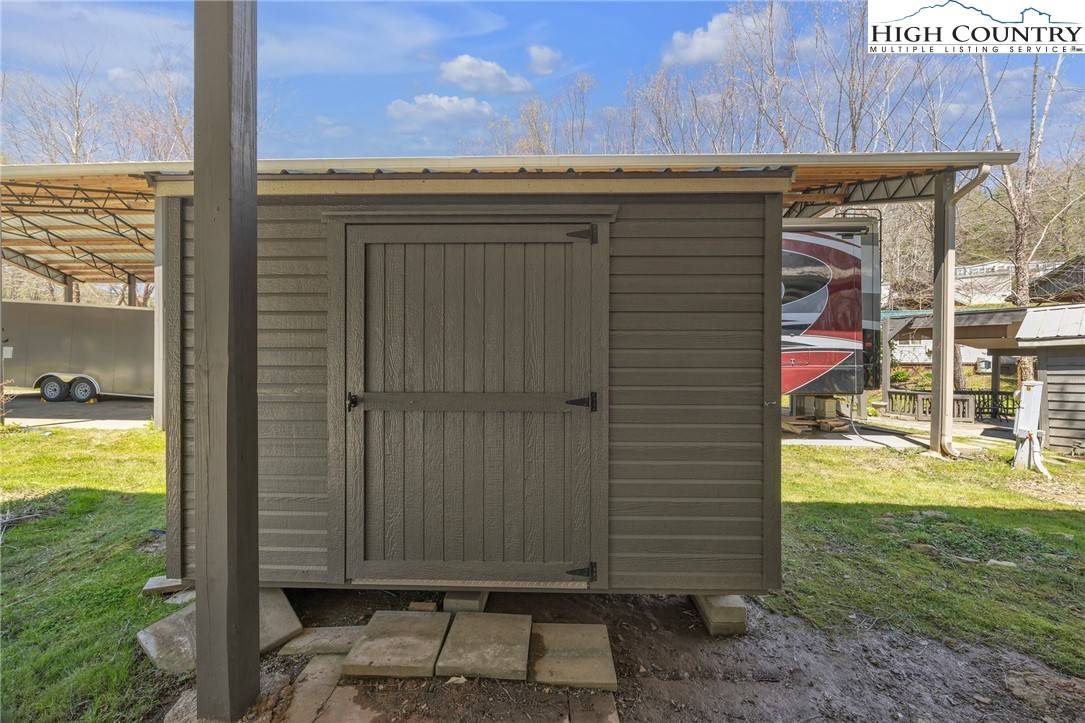 West Jefferson, NC 28694,195 Finch WAY