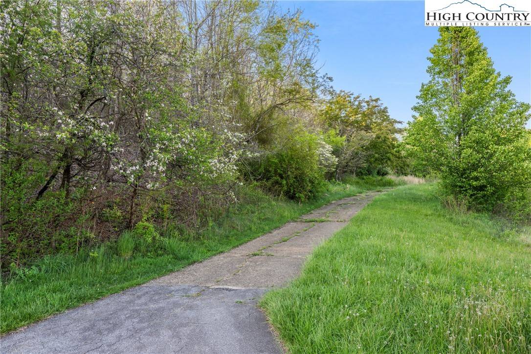 West Jefferson, NC 28694,116 Beaver Creek School RD