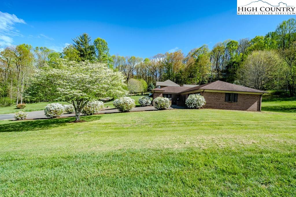 West Jefferson, NC 28694,326 Mountain Valley DR