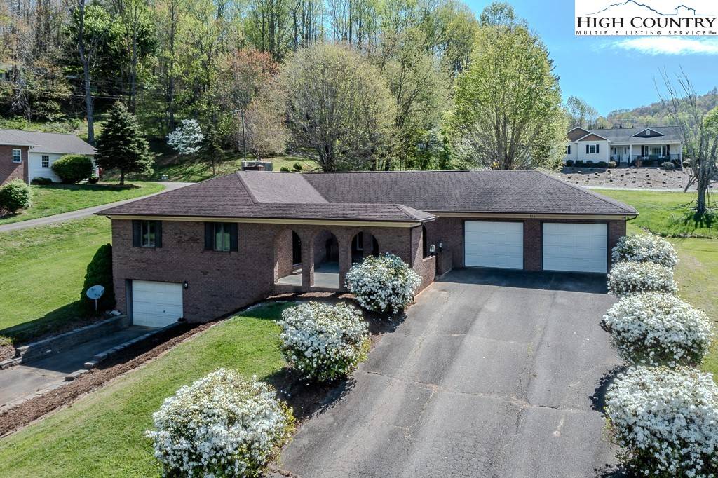 West Jefferson, NC 28694,326 Mountain Valley DR