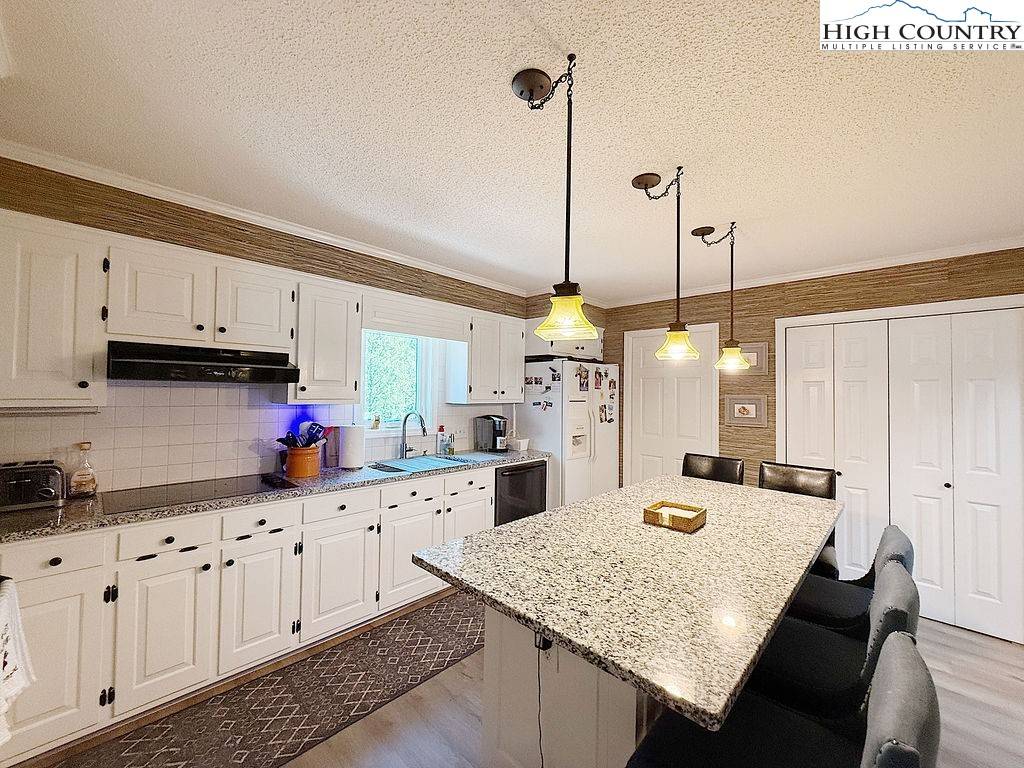 Wilkesboro, NC 28697,1550 IVY TRCE