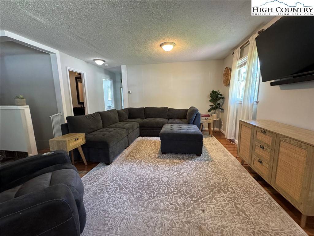 West Jefferson, NC 28694,506 Greenbriar DR