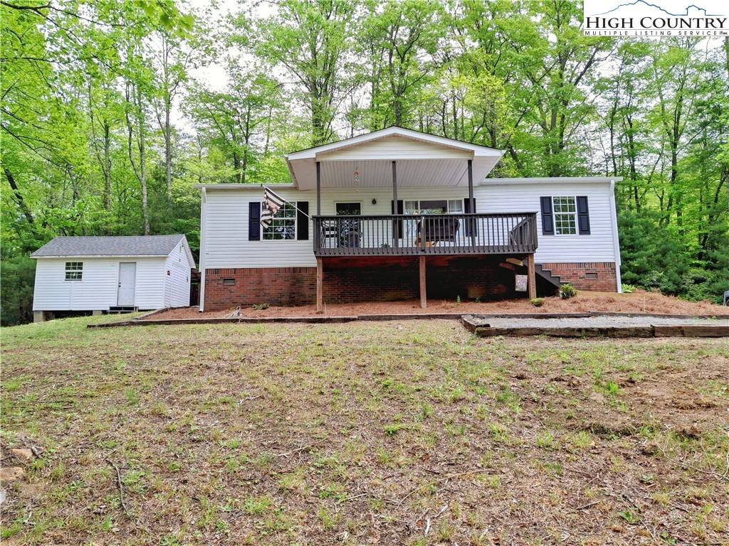 Roaring Gap, NC 28668,905 Lyons RD