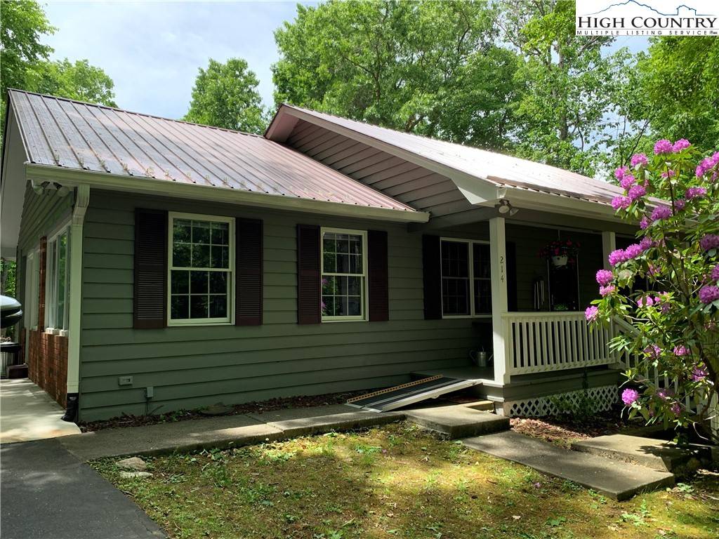 West Jefferson, NC 28694,214 Candle ST