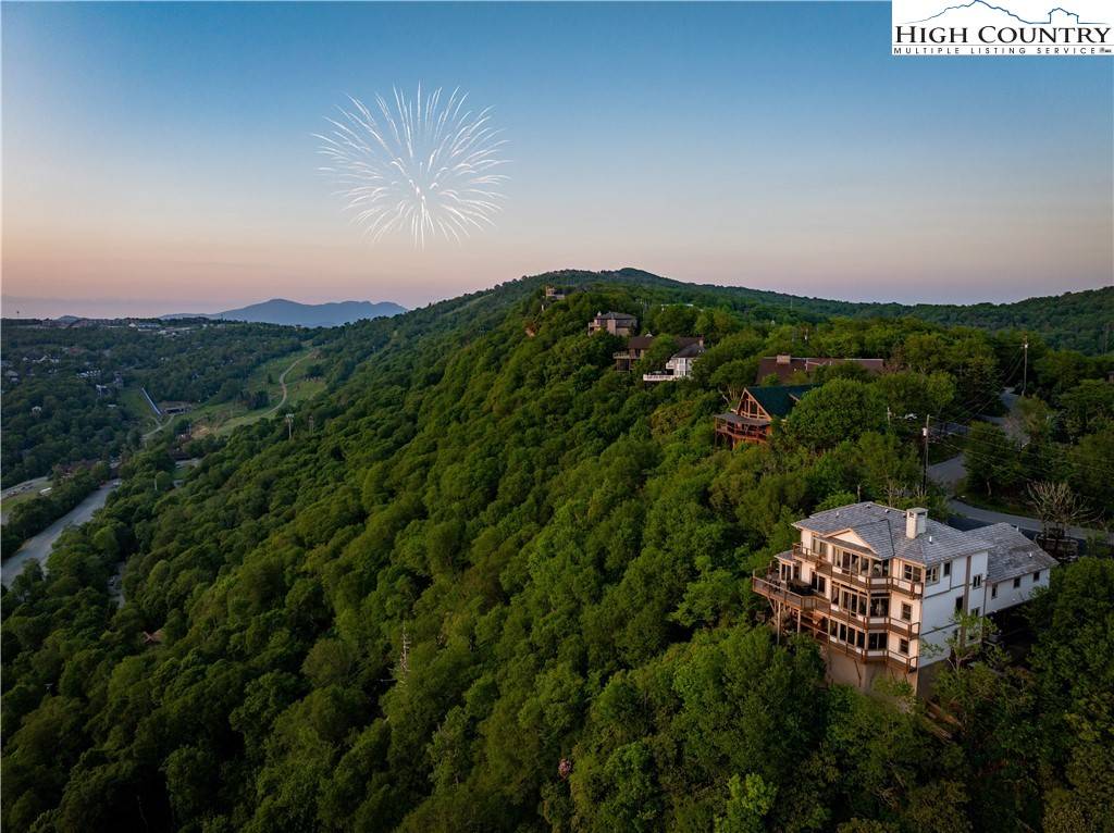 Beech Mountain, NC 28604,311 N Pinnacle Ridge RD