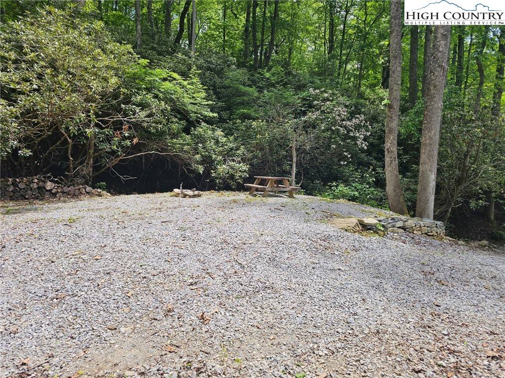 Newland, NC 28657,476 Locust RD