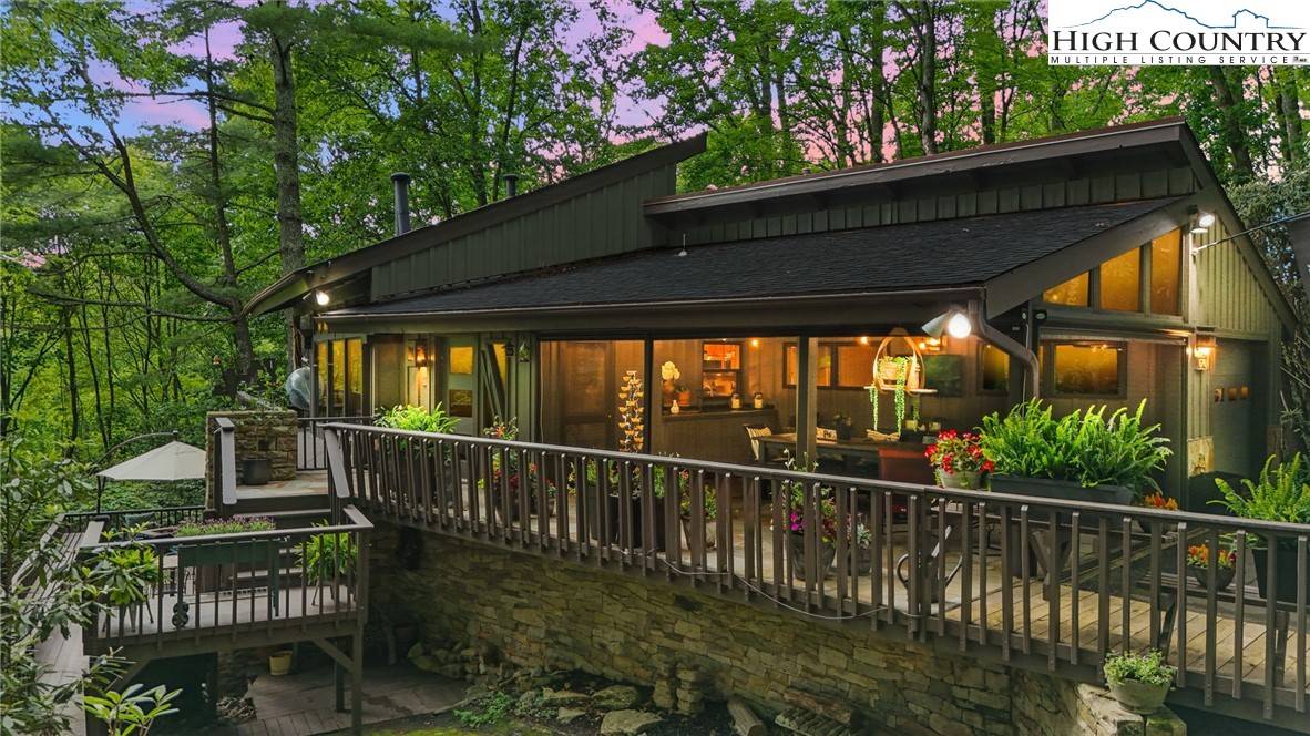 Boone, NC 28607,676 Schaffer RD