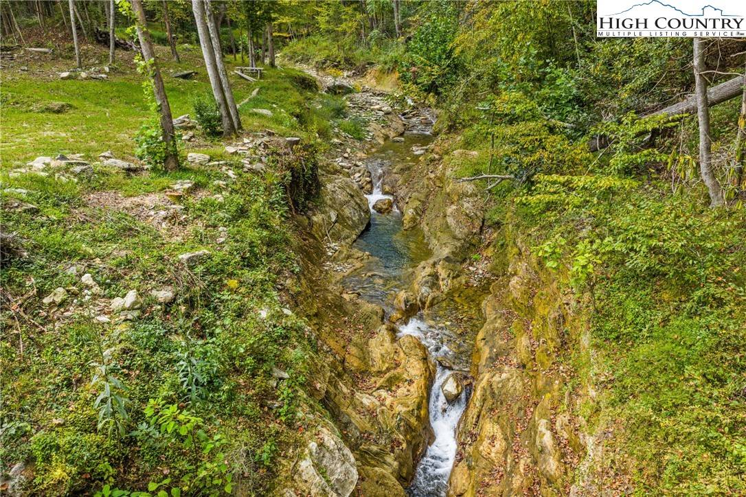 Deep Gap, NC 28618,812 Jakes Mountain RD