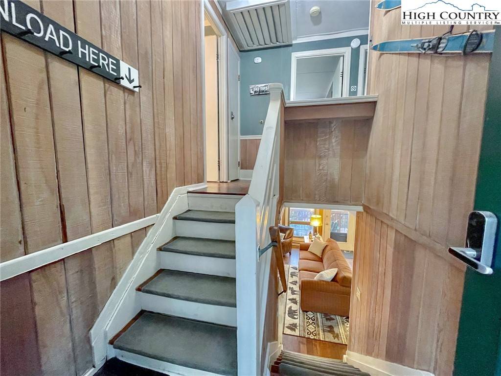 Beech Mountain, NC 28604,220 Charter Hills RD #B1